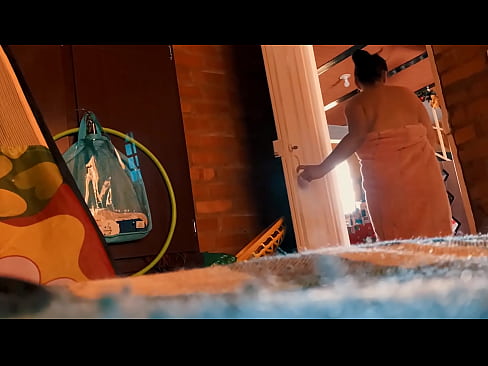 ❤️ Дзядзька ідзе за мной у душ, трахае мяне, пакуль я прымаю душ. Якасны сэкс у нас ❌❤